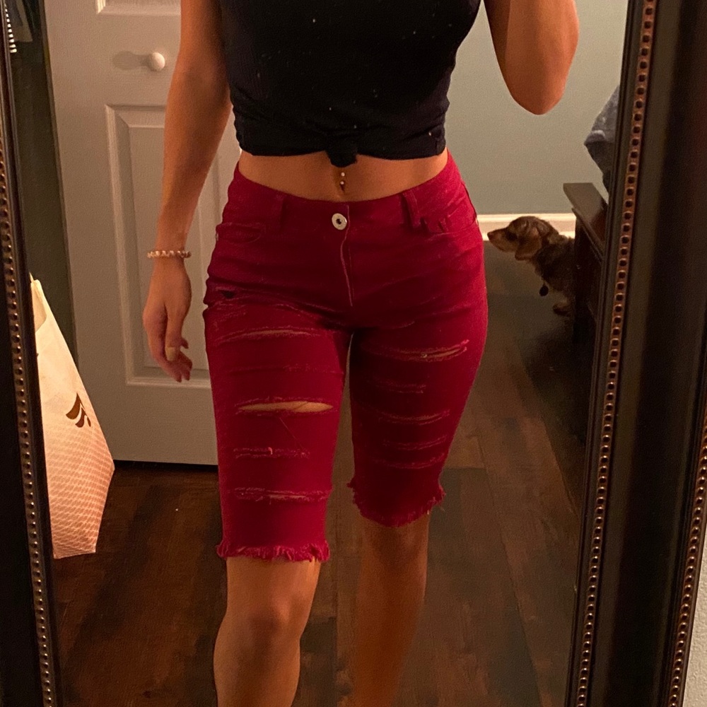 Mid Rise Distressed Capri